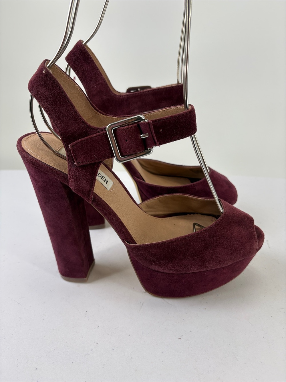 🐨 Steve Madden Jillyy Burgundy Suede Platform Heels with Buckle